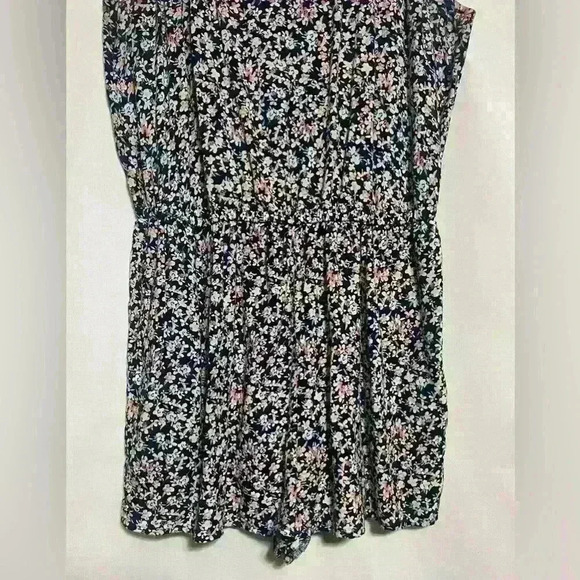Floral Print Romper, Brand Unknown, Bought at Kohls, Womens Size Medium A0054 - Picture 3 of 9